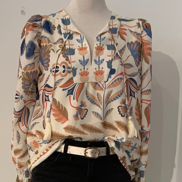 Sail to Sable Style F2515 Long Sleeve Blouse, Tan/Ivory Floral, sm,md,lg - Picture 3 of 6